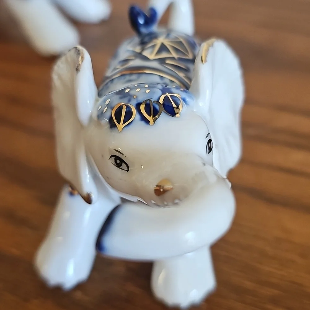 White Ceramic Elephant Figurine Family With 14K Gold Trim - Picture 9 of 13